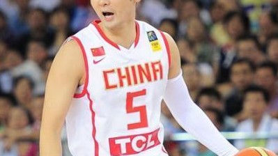 CBA最高的球员是谁？盘点联赛历史长人与2026现役内线巨塔