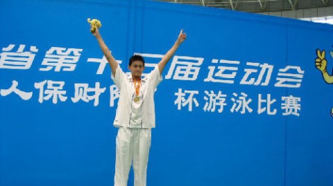 独取两分引大逆转！樊振东年终收官又成全民偶像，一曲海阔天空证影响力