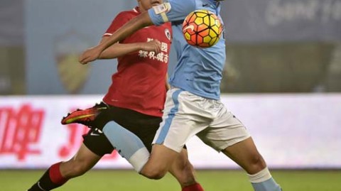 天津权健29号郑达伦人物志从金元泡沫到中超漂泊者,2026年他还在飞驰