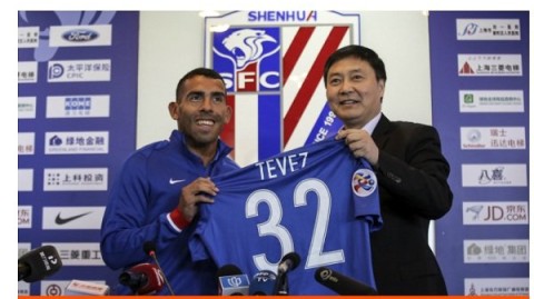 布里斯班狮吼因黄老板演唱会调整主场，引发球迷不满，澳媒曝草皮彻底毁了