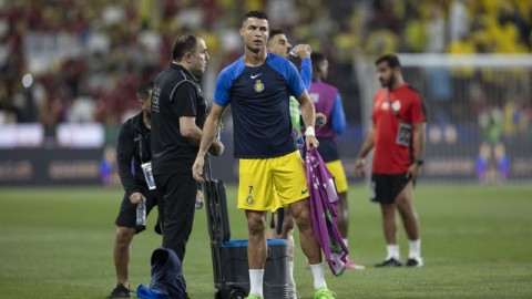 惊！第5分钟科曼喂饼，加里卜晃开空间低射破门，利雅得胜利1-0领先太丝滑了