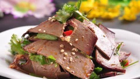 重口味，奥尔班：我家里常备生牛肝，那是大自然赐予的维生素