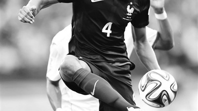 穆勒和诺伊尔观点一致：只要踢得动、还爱踢，就想踢下去