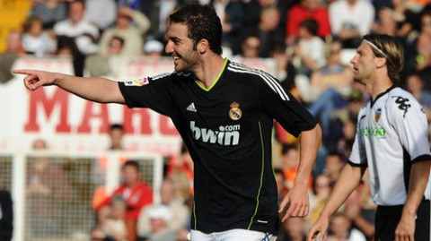 冷到骨头缝里！西甲倒数第一1-0干翻蝙蝠军团，皇家奥维耶多这场保级命真硬！