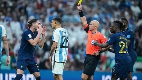 乔纳森·伯卡特的野望：我想跟着德国队站在世界之巅，但这条路我得自个儿铺