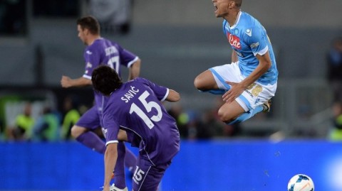 12月19日意大利超级杯半决赛那不勒斯vsAC米兰，红黑军团意外翻车惨遭2球淘汰