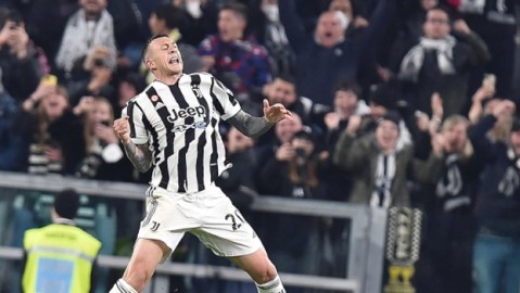 意杯半决赛首回合科莫闷平国际米兰，国米0射正创赛季耻辱