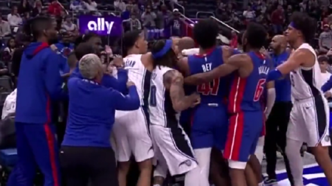 勇三疯重现江湖！库里加时赛天神下凡，雄鹿客场惜败印证东部第一含金量